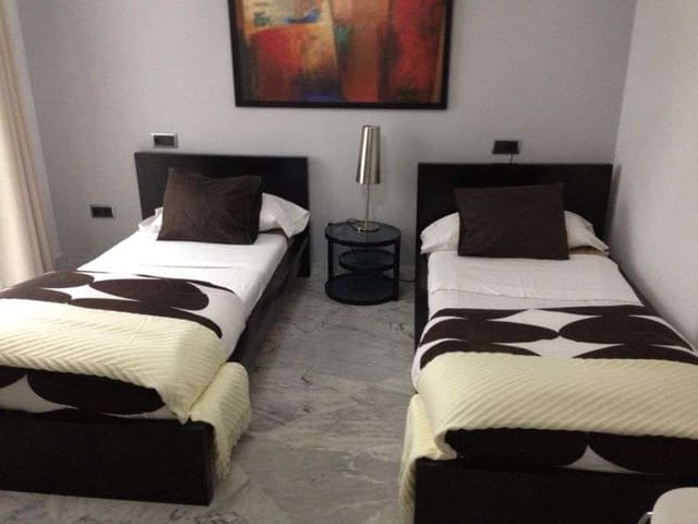 3 sypialnia Apartament na sprzedaż w Puerto Banus, Marbella z basenem - 1 200 000 € (Ref: 9507204)