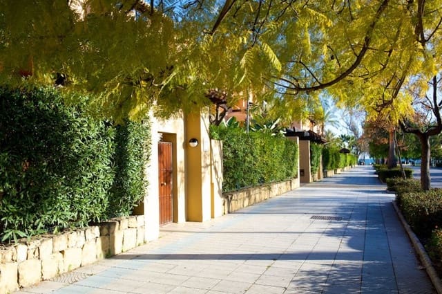 Apartamento de 3 habitaciones en Marbella en venta con piscina - 1.100.000 € (Ref: 9507209)