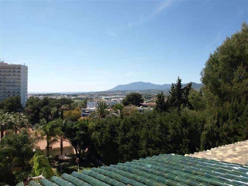 4 bedroom Townhouse for sale in Marbella with pool - € 899,000 (Ref: 9507211)