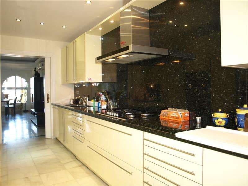 4 bedroom Townhouse for sale in Marbella with pool - € 899,000 (Ref: 9507211)