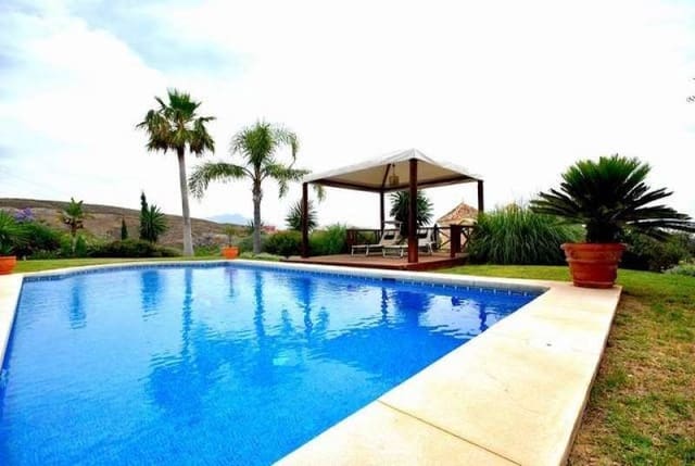 7 soverom Villa til salgs i Marbella med svømmebasseng garasje - € 2 450 000 (Ref: 9507213)