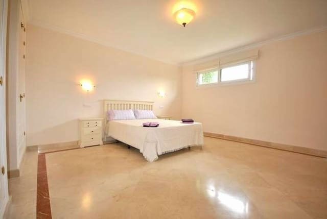 7 soverom Villa til salgs i Marbella med svømmebasseng garasje - € 2 450 000 (Ref: 9507213)