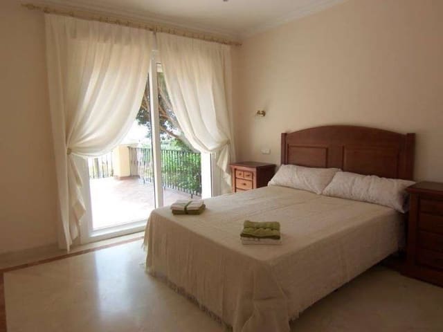 7 soverom Villa til salgs i Marbella med svømmebasseng garasje - € 2 450 000 (Ref: 9507213)