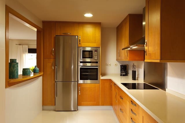 2 sypialnia Apartament na sprzedaż w Puerto Banus, Marbella z basenem garażem - 792 870 € (Ref: 9507232)