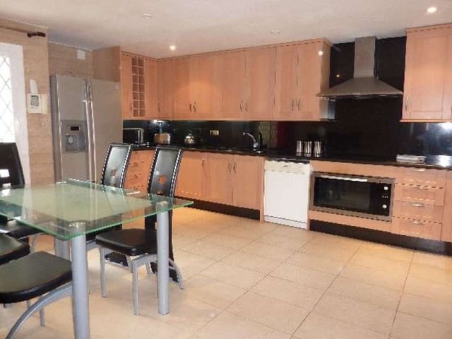 5 bedroom Villa for sale in Marbella with pool garage - € 1,495,000 (Ref: 9507233)