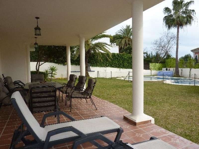 5 bedroom Villa for sale in Marbella with pool garage - € 1,495,000 (Ref: 9507233)