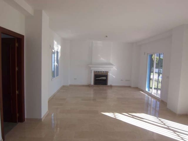 4 soverom Villa til salgs i Marbella med svømmebasseng - € 1 200 000 (Ref: 9507238)