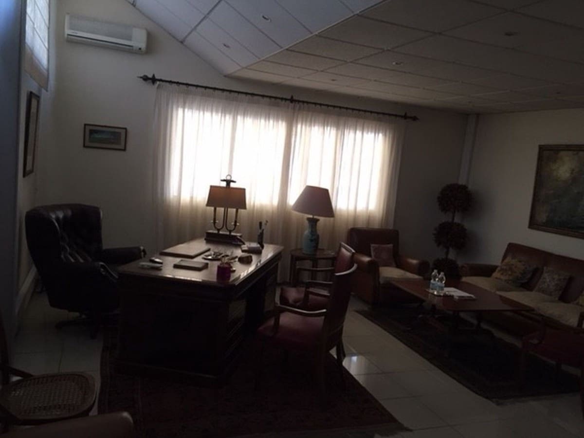 Komercyjne na sprzedaż w Nueva Andalucia z basenem - 975 000 € (Ref: 9507239)