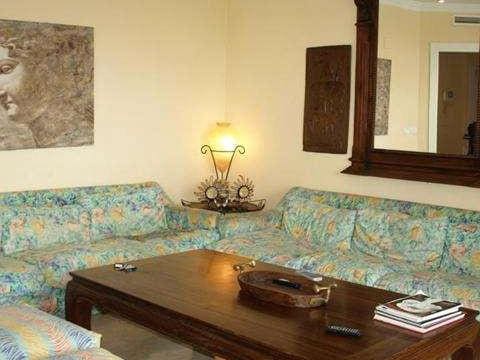 Apartamento de 2 habitaciones en Puerto Banus en venta con piscina garaje - 1.200.000 € (Ref: 9507243)