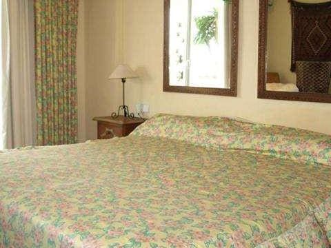 Apartamento de 2 habitaciones en Puerto Banus en venta con piscina garaje - 1.200.000 € (Ref: 9507243)