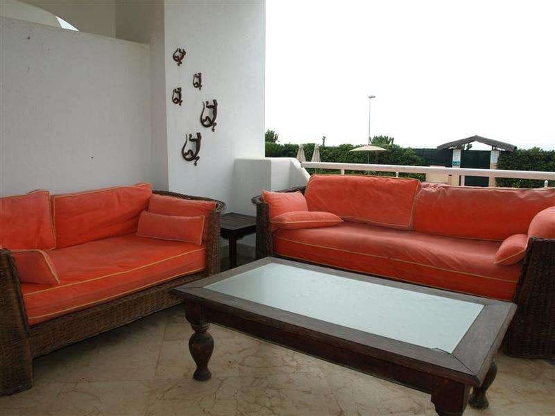 Apartamento de 2 habitaciones en Puerto Banus en venta con piscina garaje - 1.200.000 € (Ref: 9507243)