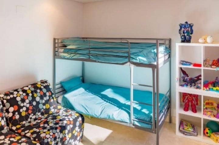 Apartamento de 3 habitaciones en Estepona en venta con piscina garaje - 725.000 € (Ref: 9507250)