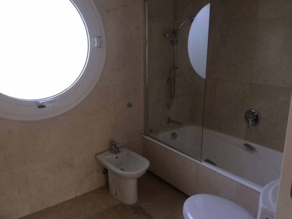 4 makuuhuone Huoneisto myytävänä paikassa Estepona mukana uima-altaan - 965 000 € (Ref: 9507265)