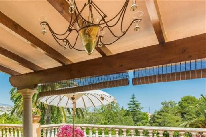 5 bedroom Villa for sale in Benahavis with pool - € 1,795,000 (Ref: 9507267)