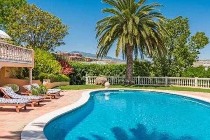 5 bedroom Villa for sale in Benahavis with pool - € 1,795,000 (Ref: 9507267)