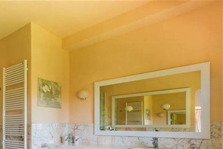 5 bedroom Villa for sale in Benahavis with pool - € 1,795,000 (Ref: 9507267)