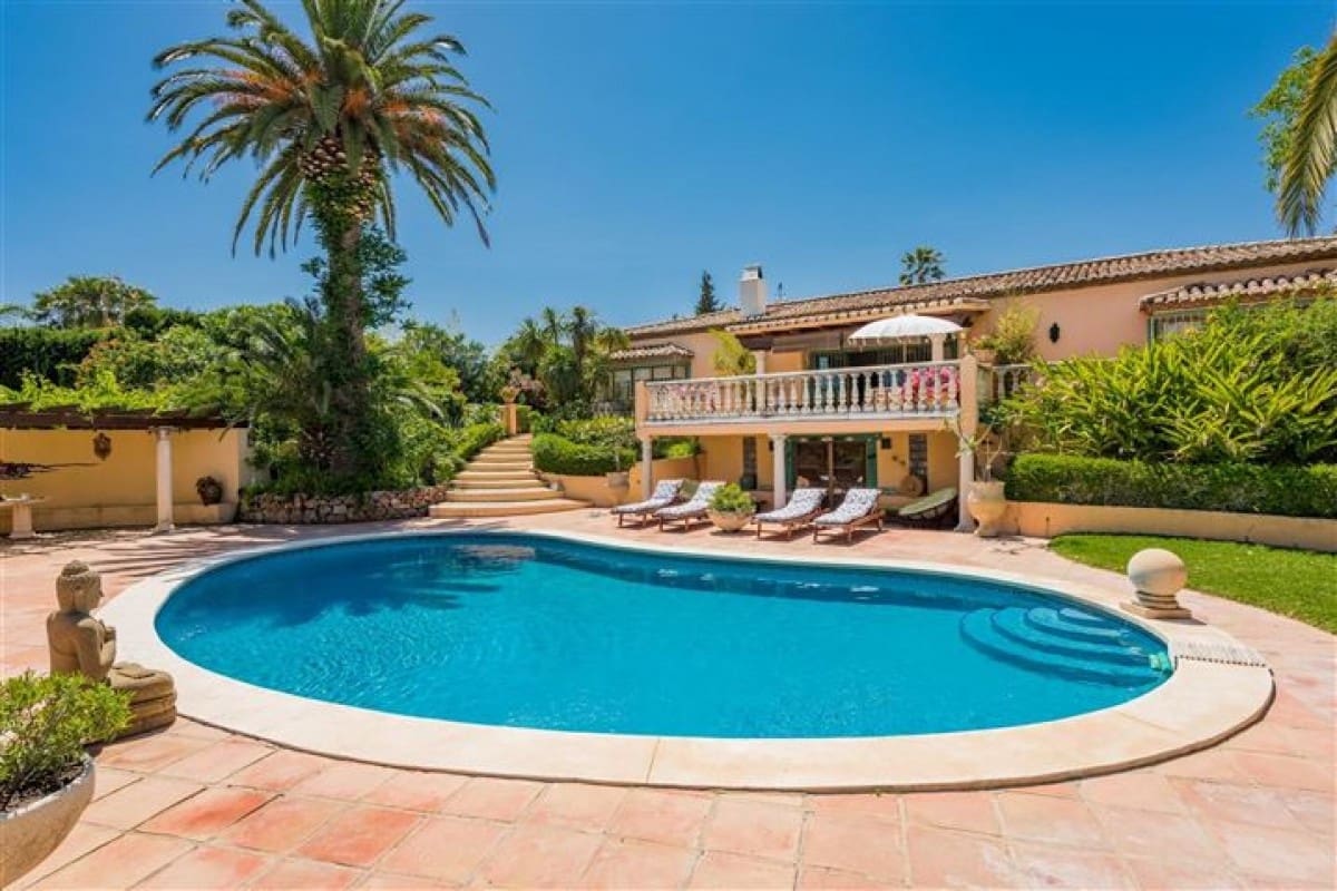 5 bedroom Villa for sale in Benahavis with pool - € 1,795,000 (Ref: 9507267)
