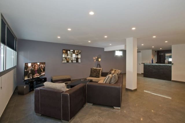 4 slaapkamer Villa te koop in Puerto Banus, Marbella met zwembad garage - € 1.995.000 (Ref: 9507270)