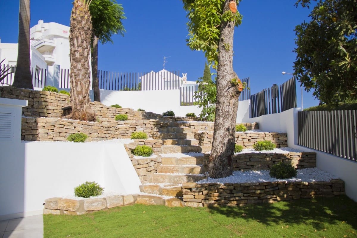 Chalet de 7 habitaciones en San Pedro de Alcantara en venta con piscina - 1.395.000 € (Ref: 9507276)