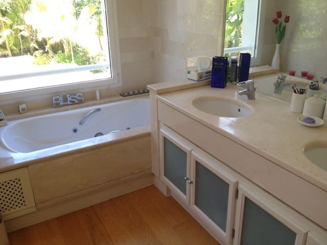 3 slaapkamer Appartement te koop in Marbella met zwembad garage - € 930.000 (Ref: 9507293)