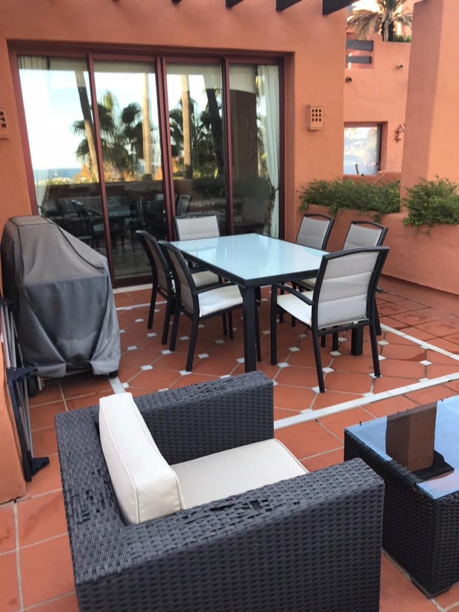 3 sypialnia Penthouse na sprzedaż w Puerto Banus z basenem garażem - 1 275 000 € (Ref: 9507296)