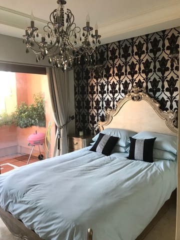 3 sypialnia Penthouse na sprzedaż w Puerto Banus, Marbella z basenem garażem - 1 275 000 € (Ref: 9507296)