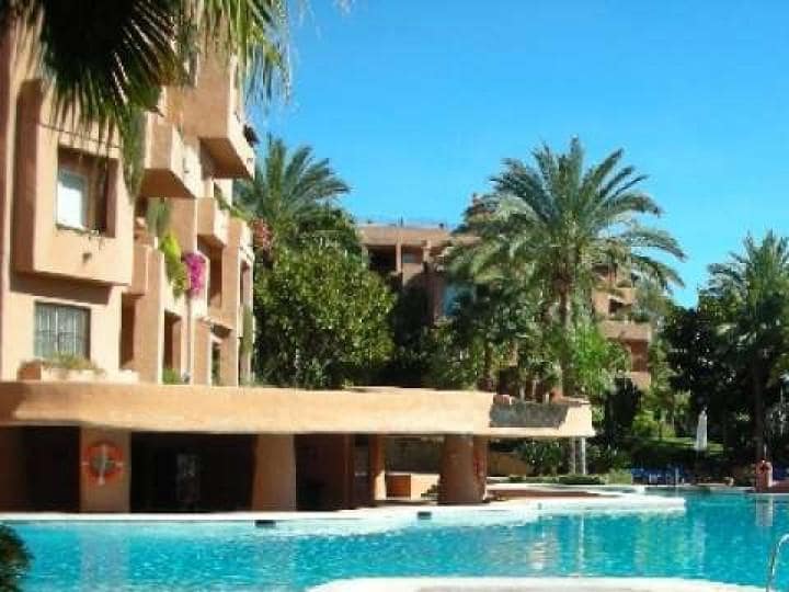 Apartamento de 2 habitaciones en Marbella en venta con piscina garaje - 339.000 € (Ref: 9507297)