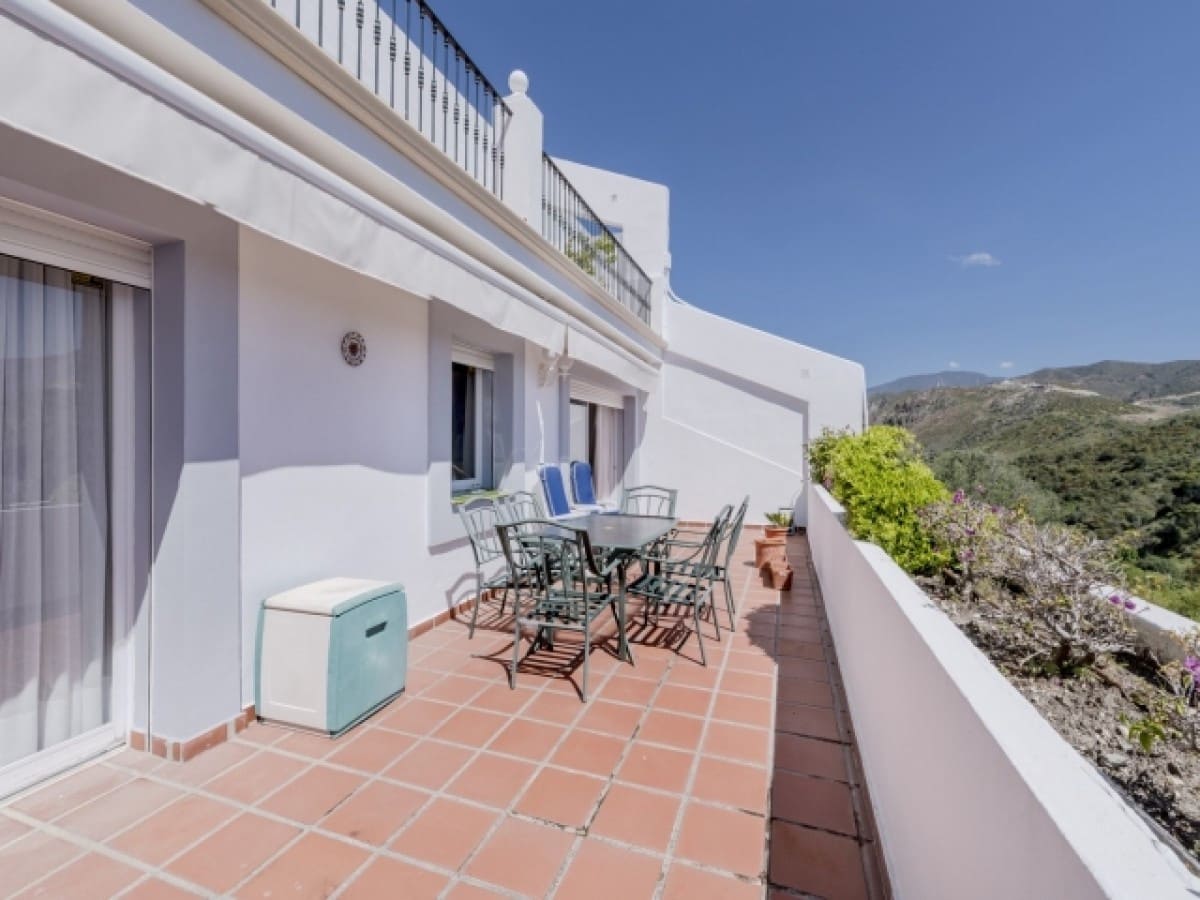 3 bedroom Apartment for sale in Benahavis with pool - € 305,000 (Ref: 9507300)