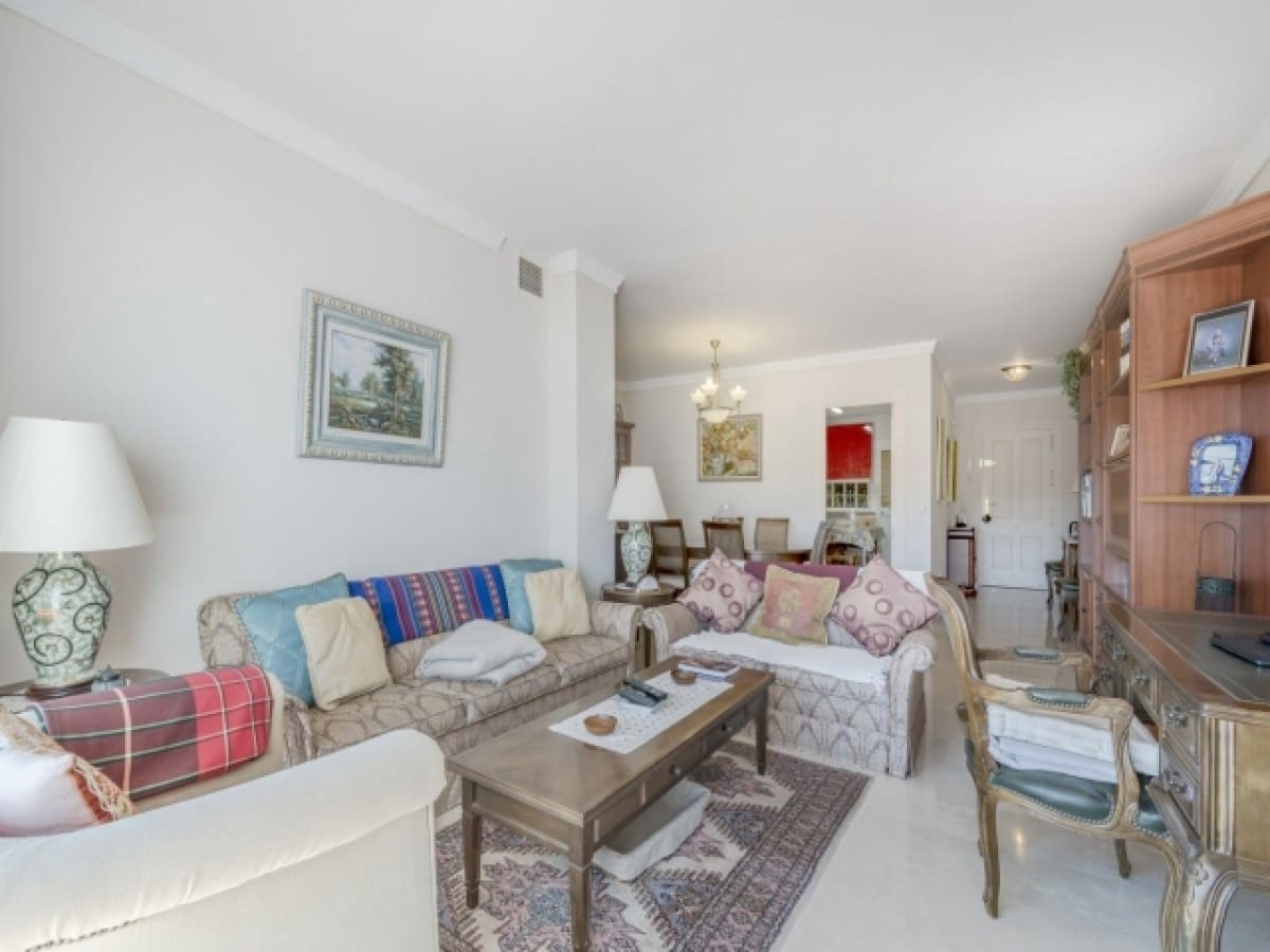 3 bedroom Apartment for sale in Benahavis with pool - € 305,000 (Ref: 9507300)