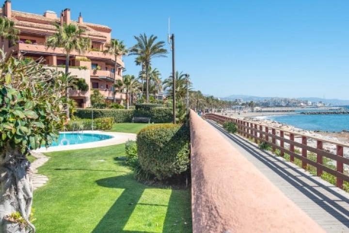 3 sypialnia Apartament na sprzedaż w Puerto Banus z basenem garażem - 1 400 000 € (Ref: 9507318)