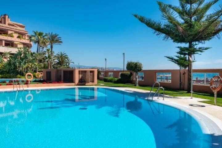 3 sypialnia Apartament na sprzedaż w Puerto Banus z basenem garażem - 1 400 000 € (Ref: 9507318)