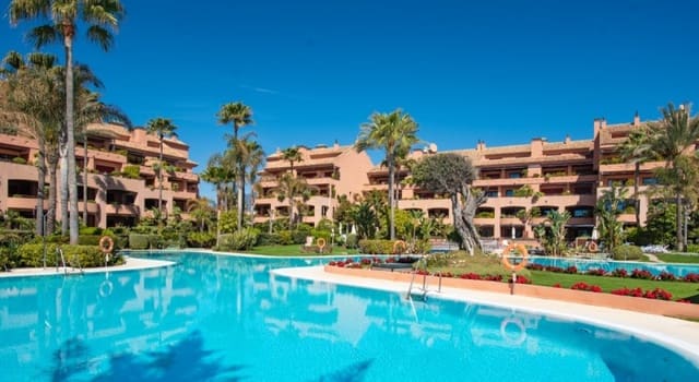 3 sypialnia Apartament na sprzedaż w Puerto Banus, Marbella z basenem garażem - 1 400 000 € (Ref: 9507318)