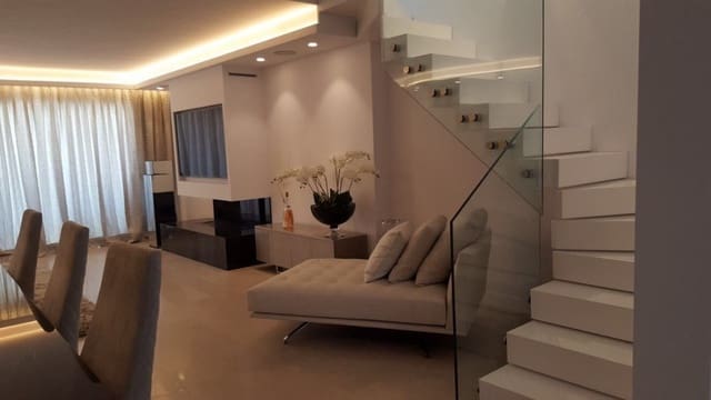 4 quarto Penthouse para venda em Marbella com piscina garagem - 2 495 000 € (Ref: 9507327)