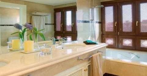 3 makuuhuone Huoneisto myytävänä paikassa Puerto Banus mukana uima-altaan - 900 000 € (Ref: 9507335)