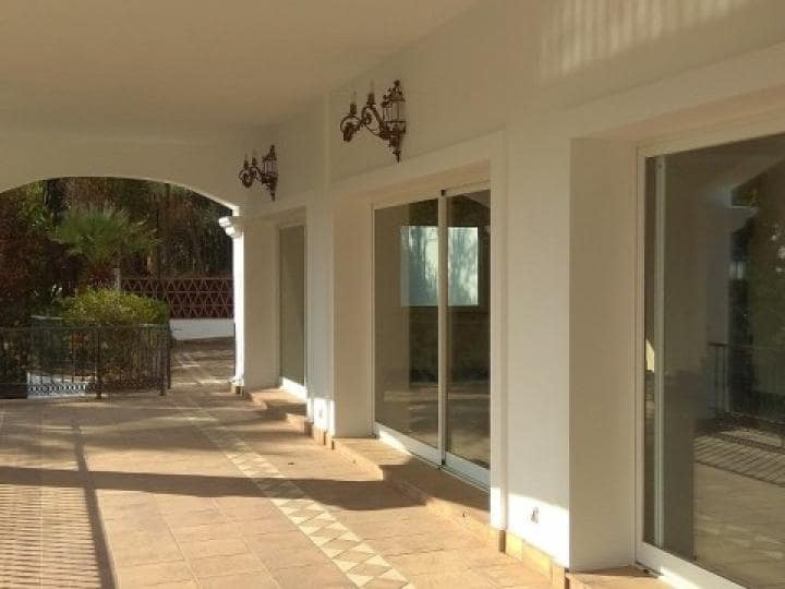 6 bedroom Villa for sale in Marbella with pool - € 1,950,000 (Ref: 9507345)