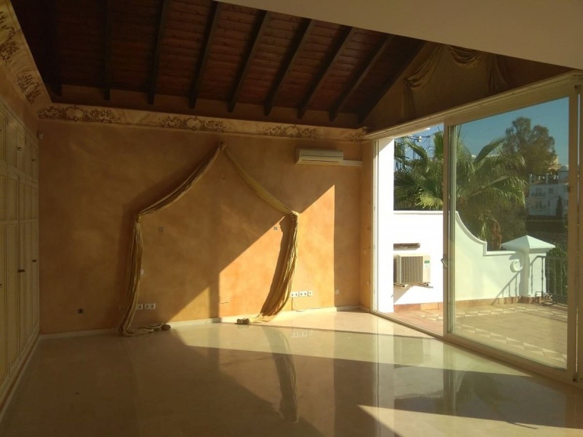 6 bedroom Villa for sale in Marbella with pool - € 1,950,000 (Ref: 9507345)