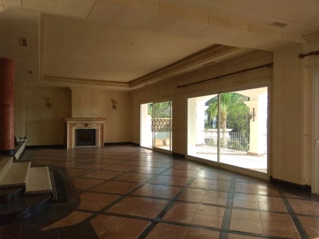 6 bedroom Villa for sale in Marbella with pool - € 1,950,000 (Ref: 9507345)