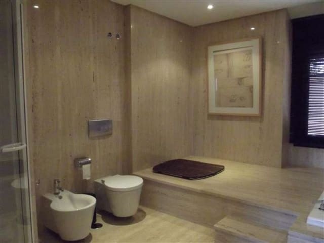 2 bedroom Apartment for sale in Marbella with pool garage - € 1,200,000 (Ref: 9507348)