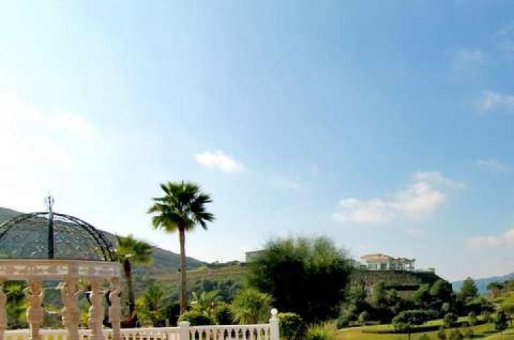 Chalet de 6 habitaciones en Benahavís en venta con piscina garaje - 3.195.000 € (Ref: 9507351)