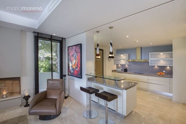 Apartamento de 3 habitaciones en Marbella en venta con piscina - 1.200.000 € (Ref: 9507354)