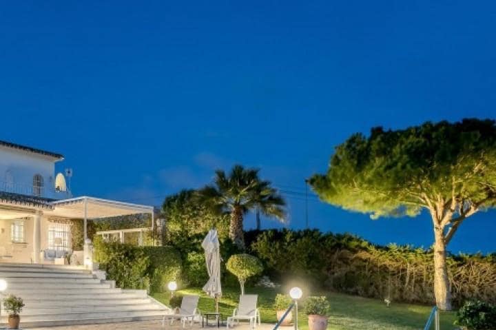 5 bedroom Villa for sale in Marbella with pool garage - € 2,650,000 (Ref: 9507370)