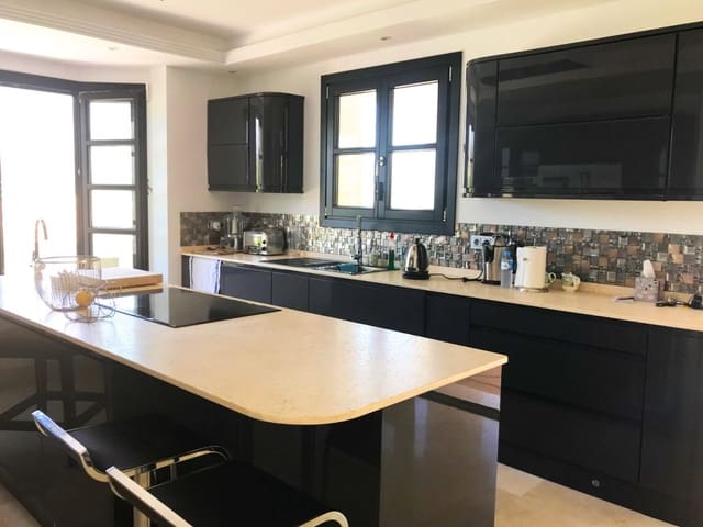 5 soverom Villa til salgs i Marbella med svømmebasseng garasje - € 2 350 000 (Ref: 9507380)