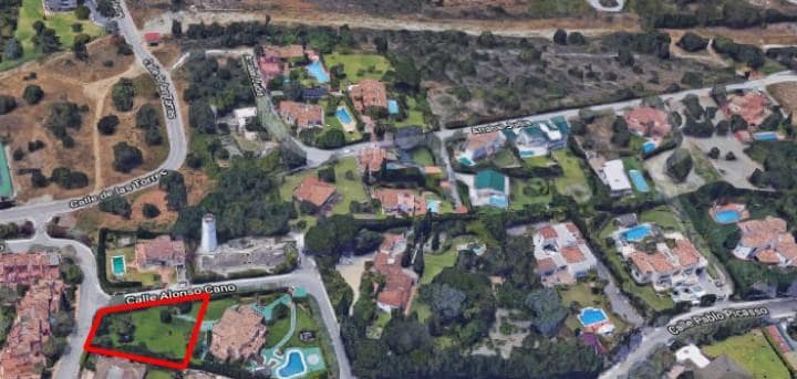 Building Plot for sale in Marbella - € 1,000,000 (Ref: 9507381)