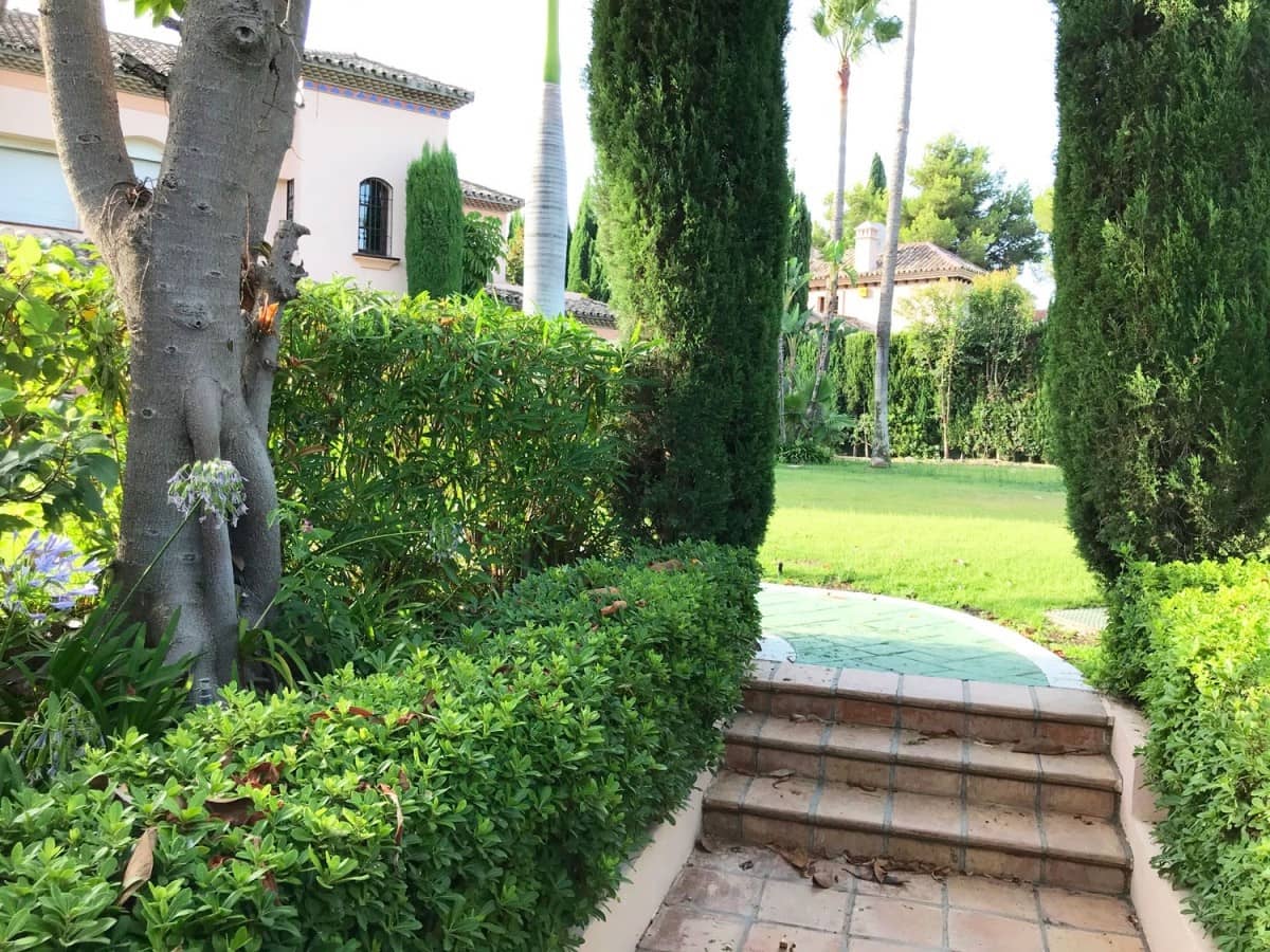 Building Plot for sale in Marbella - € 1,000,000 (Ref: 9507381)