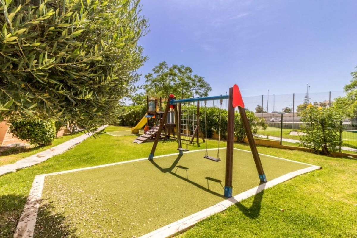 3 sovrum Takvåning till salu i San Pedro de Alcantara med pool garage - 349 000 € (Ref: 9507385)