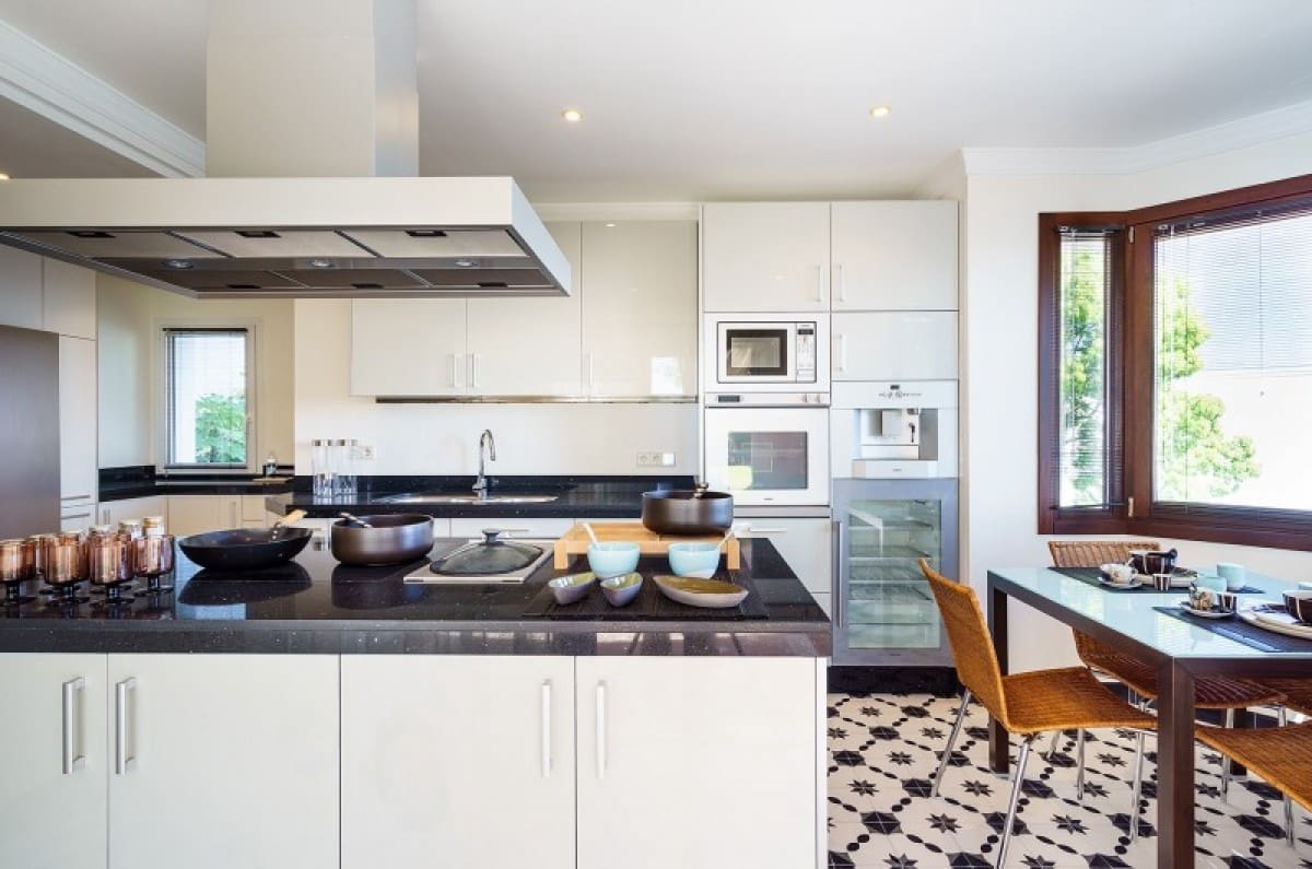 5 soverom Villa til salgs i Marbella med svømmebasseng garasje - € 2 995 000 (Ref: 9507393)