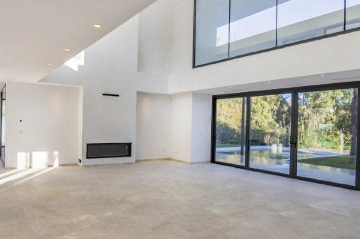 4 soveværelse Villa til salg i Estepona med swimmingpool garage - € 2.700.000 (Ref: 9507395)