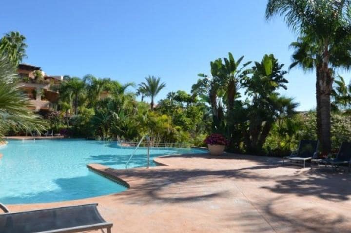 2 makuuhuone Huoneisto myytävänä paikassa Marbella mukana uima-altaan 
autotalli - 895 000 € (Ref: 9507399)