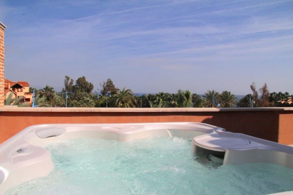 Ático de 3 habitaciones en Marbella en venta con piscina garaje - 2.250.000 € (Ref: 9507403)