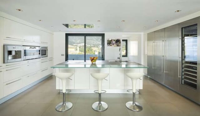 5 soveværelse Penthouse til salg i Golden Mile, Marbella med swimmingpool garage - € 2.195.000 (Ref: 9507404)